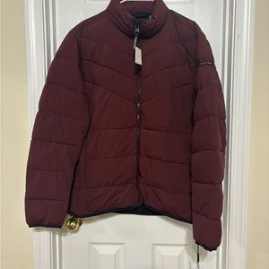 Calvin Klein men’s lightweight puffer jacket. Size L Color burgundy
